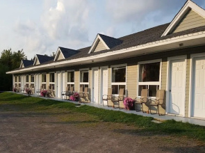 Fundy Rocks Motel and Chocolate River Cottages