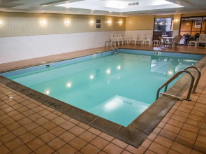 Comfort Suites Oakbrook Terrace near Oakbrook Center