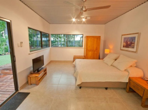 Bougainvillea Lodge Bed and Breakfast