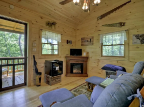 Snuggle Inn & Treehouse