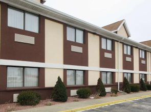 Days Inn and Suites Benton Harbor, MI