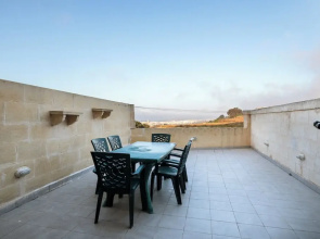 Traditional 2BR - Terrace Country Views