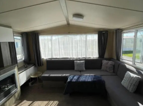 Delightful 6 Berth Holiday Home with Decking Area