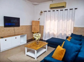 Ecologically sound free wifi&netflix, good kitchen