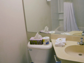 Travelodge by Wyndham Milwaukee