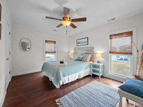 Sea La Vie 3 Bedroom Home by RedAwning