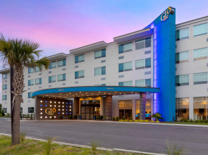 Glō Best Western Pooler - Savannah Airport Hotel