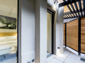 Teanna Lux Apartments