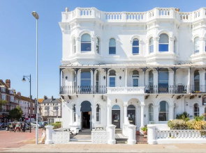 Marina Vista - Luxury Seafront Apartments