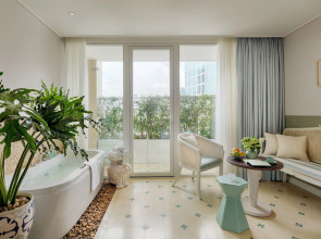 Au Lac Charner Hotel