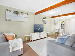 Relaxing Townhouse Steps From the Beach