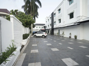Feodora Airport Hotel by Oyo Rooms