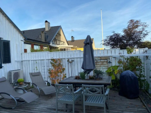 B&B Bland Ormbunkar Och Rosor