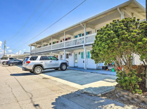 Atlantic Beach Studio w/ Community Pool!