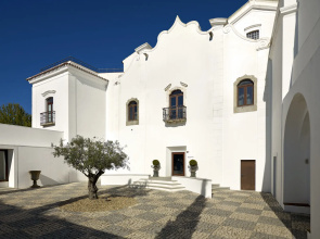 Convento do Espinheiro, Historic Hotel & Spa