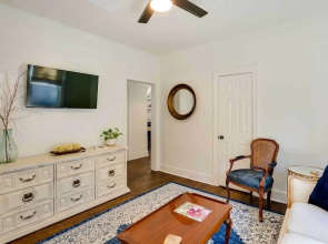 Walkable Tyler House w/ Deck: 1/2 Mi to Downtown!
