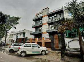 OYO Townhouse 764 Hotel Happy Keys Townhouse