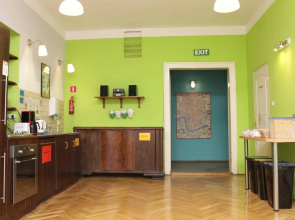 Intro Hostel