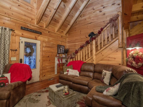 Liam's Retreat - 2 Bedroom with GameRoom just minutes away from Pigeon Forge 2 Cabin by RedAwning