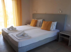 Blue Waves Aparthotel