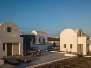 Oia Kissiri - private pool Villas