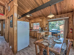 Quiet Retreat w/ Hot Tub - 16 Miles to Ski Apache!