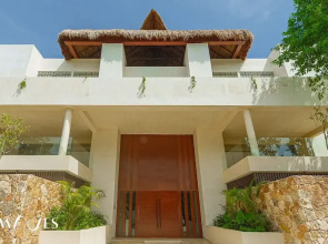 2 Br Roof w Infinity Pool Jacuzzi Spacious