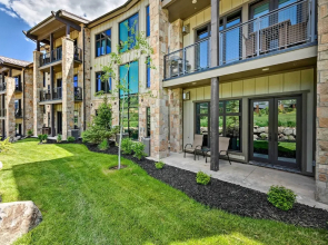 Luxe Canyons Ski Resort Condo - Walk to Ski Lift!