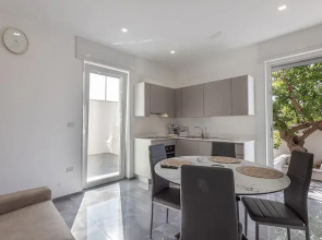 Sole Apartment 2 Central Marina With Modern Furnishings