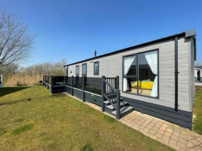 Indulgence Lakeside Lodge i3 with hot tub, private fishing peg situated at Tattershall Lakes Country Park