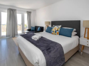 Stylish 1 bedroomed apartment in Sea Point - Caprice