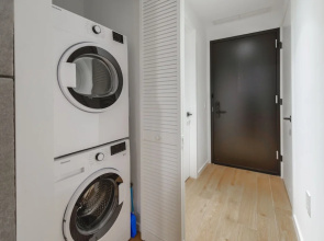Studio with Panoramic City and Bay Views
