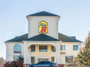 Super 8 by Wyndham Harrisburg Hershey North