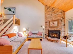 Charming Jackson Mountain Retreat on Golf Course!