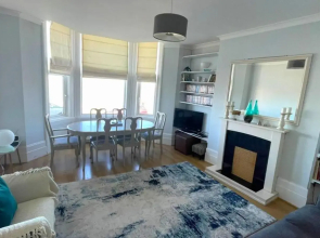 Seascape Retreat with Parking