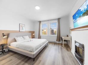 Spacious Renovated Apartment Sleeps 12