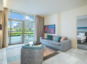 Th8 Palm Dubai Beach Resort, Vignette Collection, by IHG