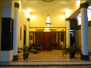 Griya Putri Dewi Family Guest House