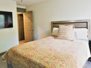3Bdrm 2Bath 3Beds - 2 Story Condo