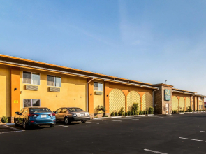 Quality Inn & Suites near Downtown Bakersfield