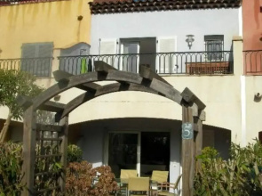 House With 2 Bedrooms in Cogolin, With Shared Pool, Terrace and Wifi