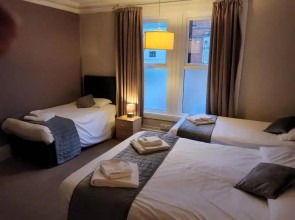 Avenue Hotel