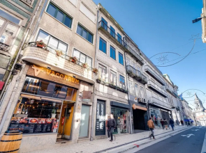 Nomad's Bolhão Market & Metro Station
