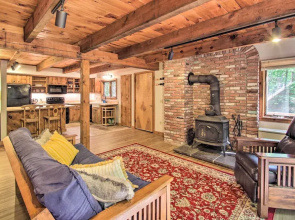 Quiet & Cozy White Mtns Getaway: 4 Mi to Cranmore!