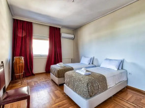 Spacious 3 bedroom apartment in Alimos
