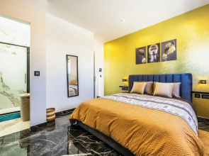1 BR Penthouse for Couples & Families