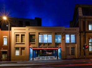 The Old Woolstore Apartment Hotel