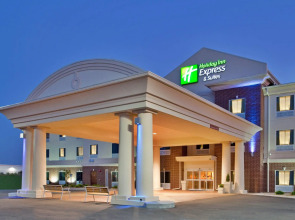 Holiday Inn Express & Suites Sedalia by IHG