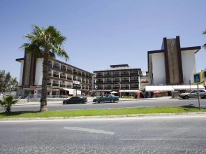 Adella Side Hotel