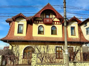 Luna House
